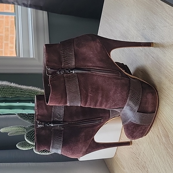 Rock & Republic SABRA platform chocolate brown suede bootie - Picture 7 of 10